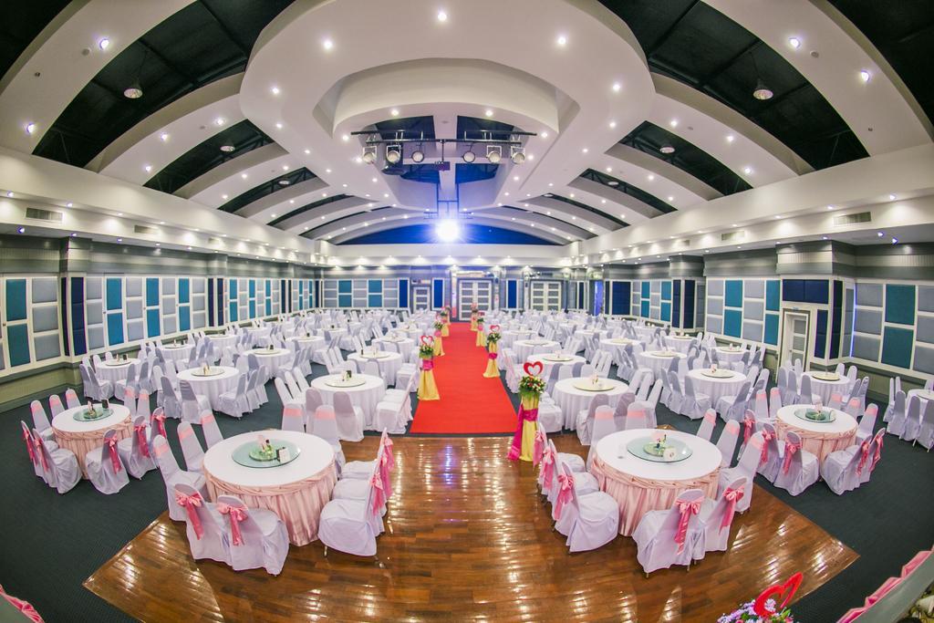 Raya Grand Hotel Nakhon Ratchasima Exterior photo