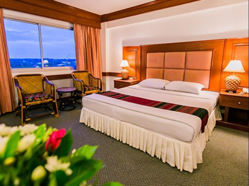 Raya Grand Hotel Nakhon Ratchasima Exterior photo