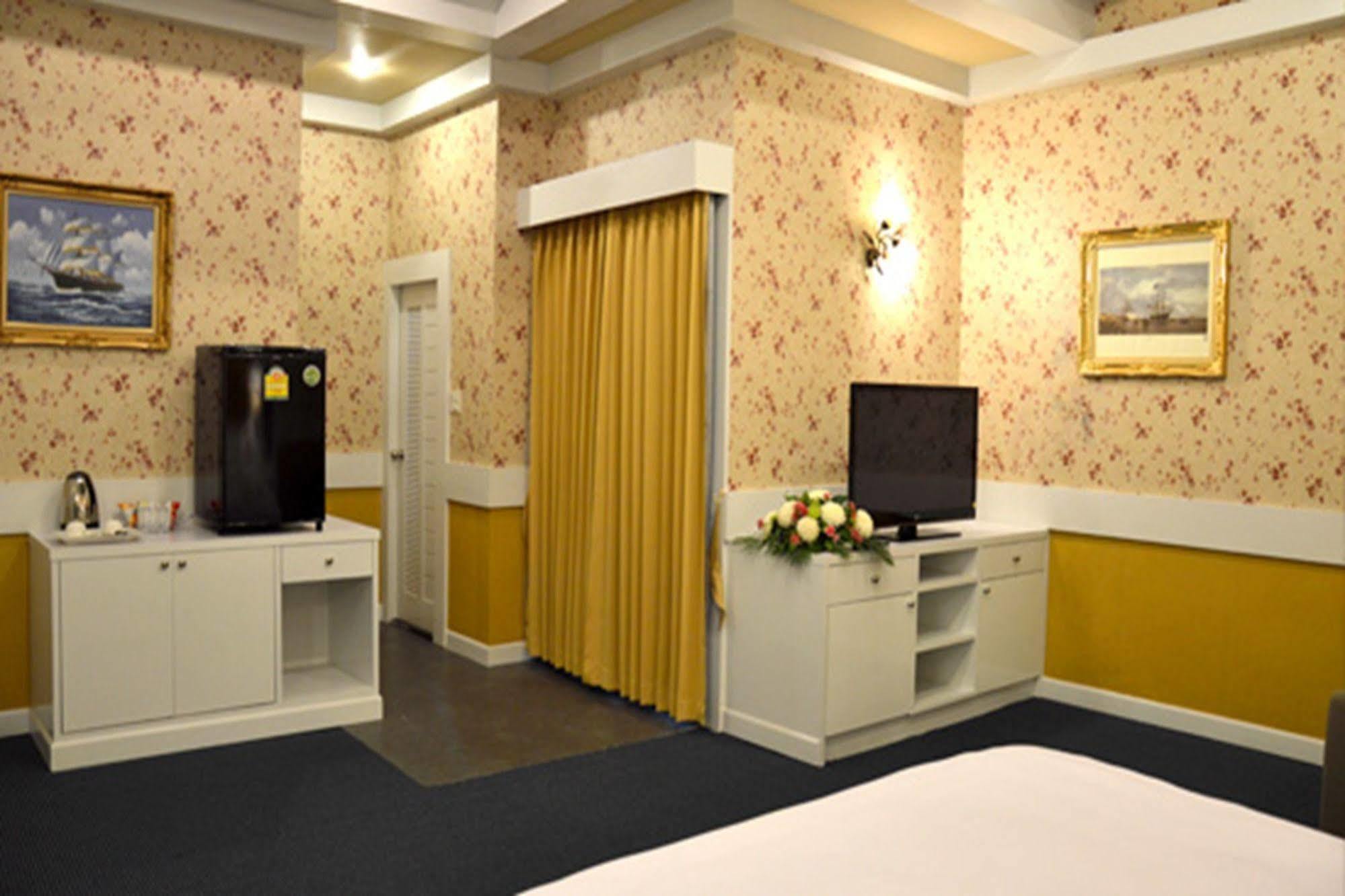 Raya Grand Hotel Nakhon Ratchasima Exterior photo