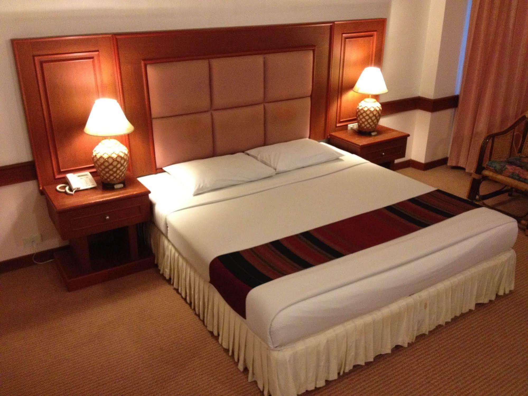 Raya Grand Hotel Nakhon Ratchasima Exterior photo
