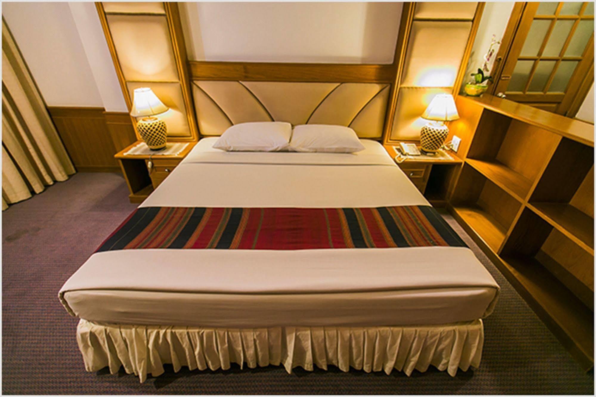 Raya Grand Hotel Nakhon Ratchasima Exterior photo