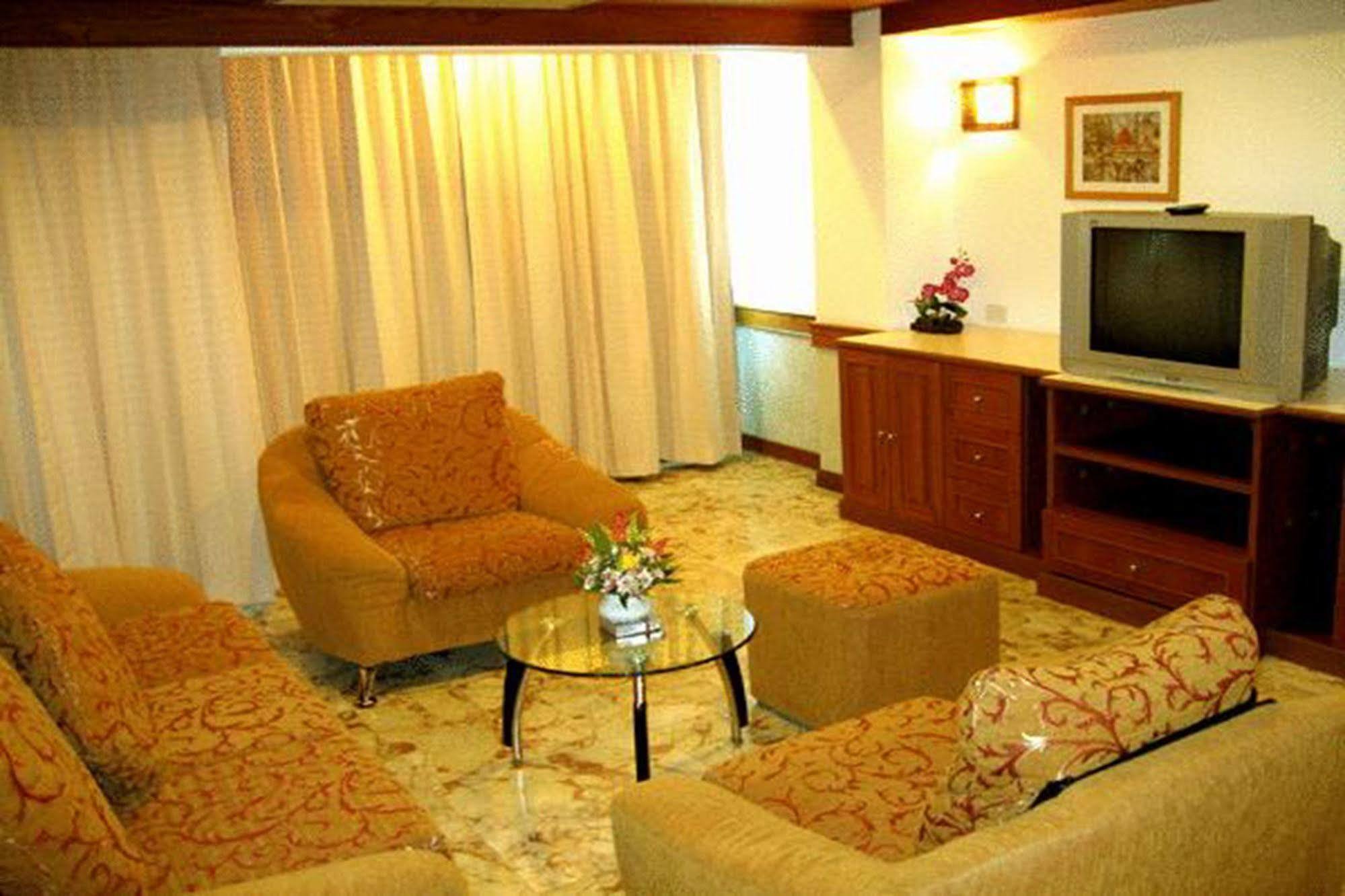 Raya Grand Hotel Nakhon Ratchasima Exterior photo
