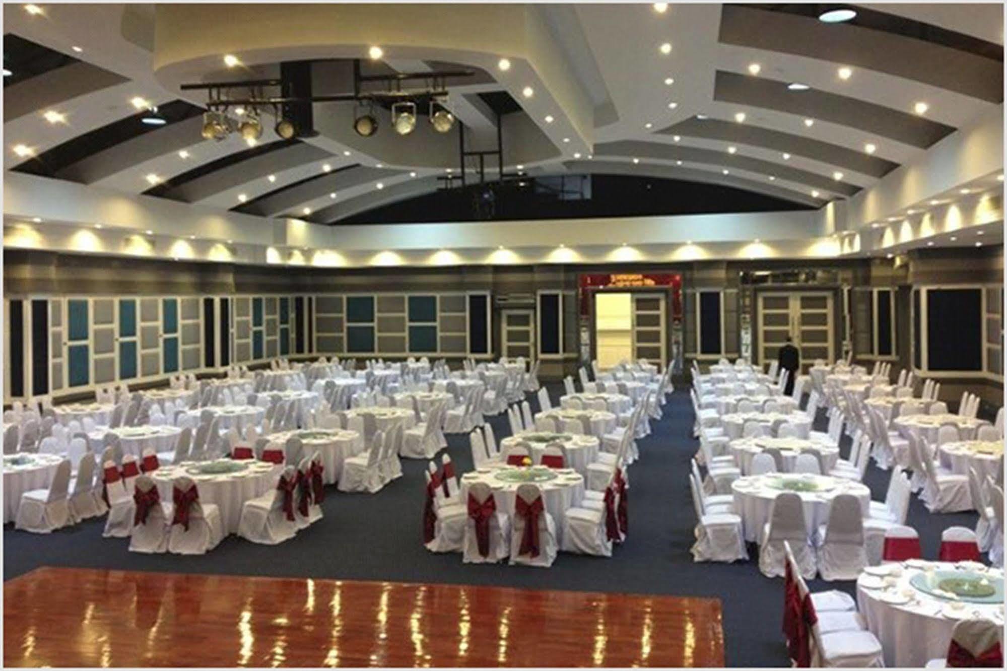 Raya Grand Hotel Nakhon Ratchasima Exterior photo