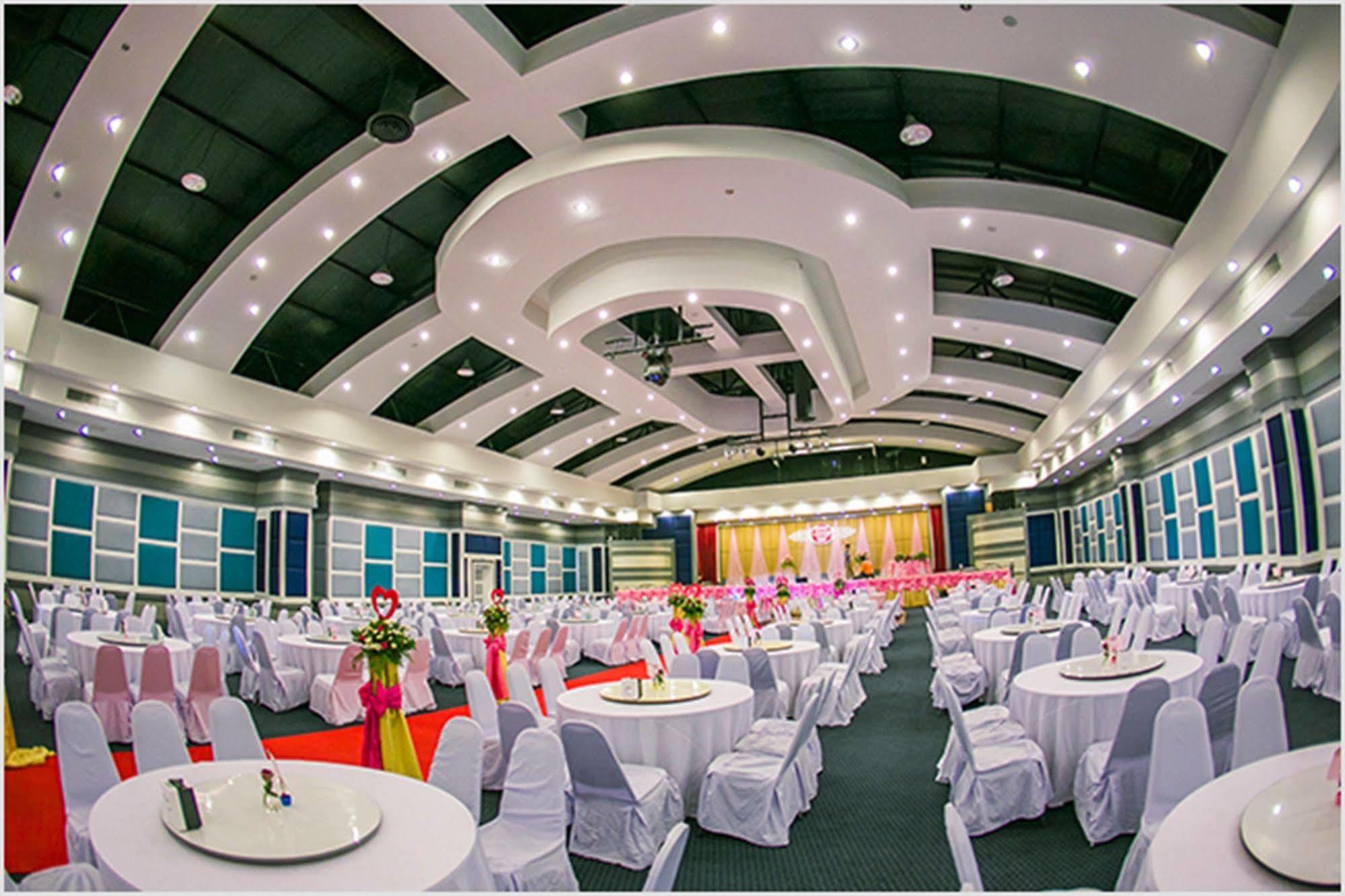 Raya Grand Hotel Nakhon Ratchasima Exterior photo